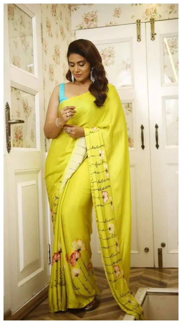 Sonali Kulkarni Images