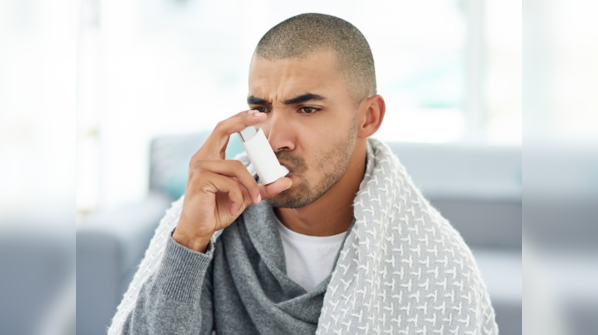 What are the symptoms of XE variant induced COVID infection?