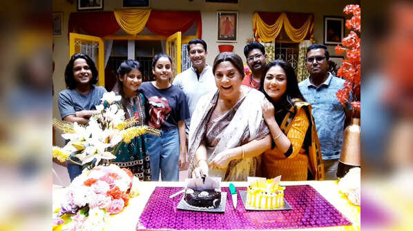 ‘Sona Roder Gaan’ completes 100 episodes; team celebrates