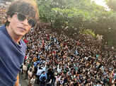 Shah Rukh Khan greets fans with selfies and signature pose; fans call it ‘Perfect Eidi’
