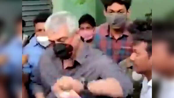 Ajith snatches phone from fan