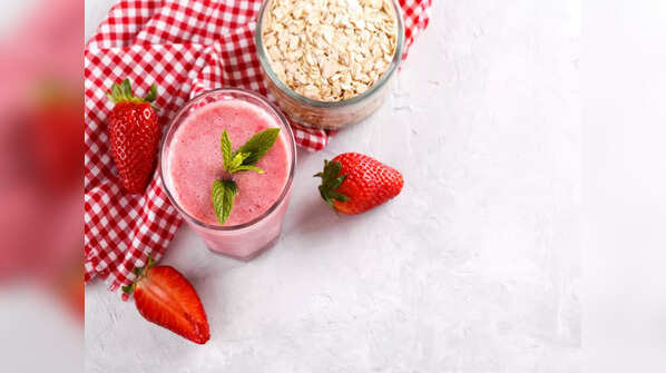 Strawberry Oatmeal Breakfast Smoothie