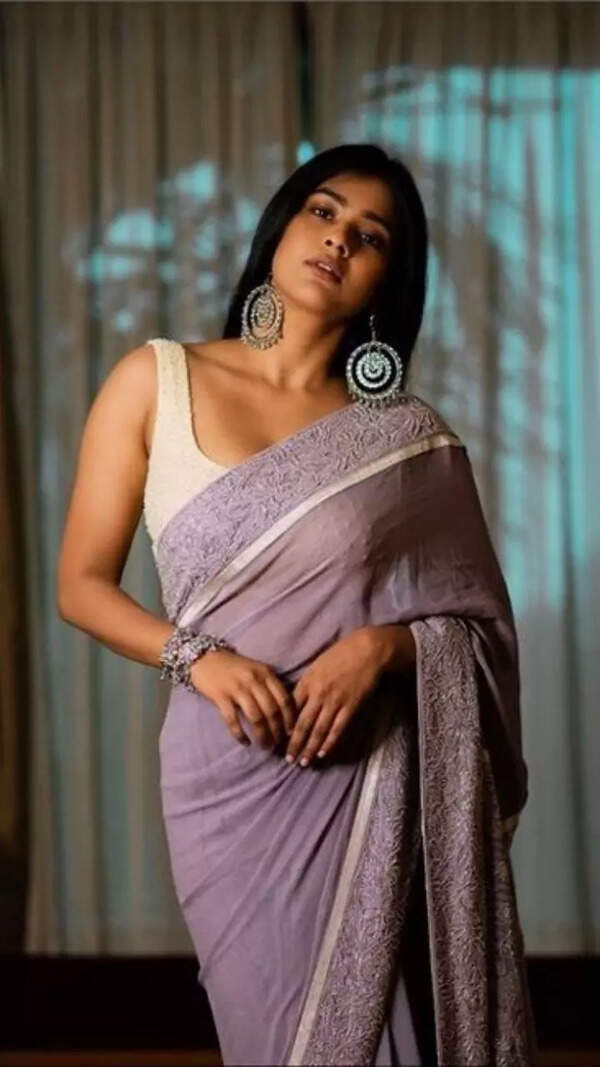 Hebah Patel Wallpapers