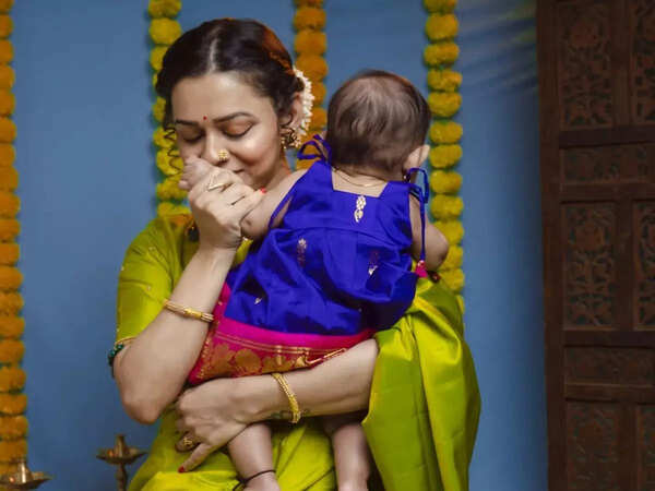 Amrutha Wallpapers