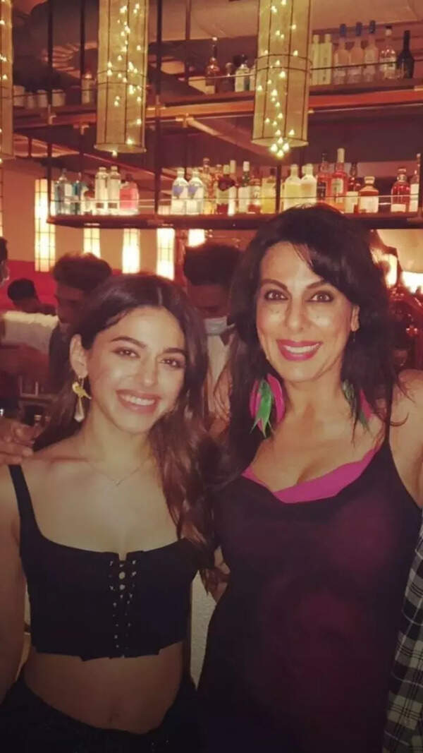 Pooja Bedi Pictures