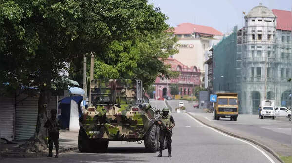 Sri Lankan troops on Colombo streets