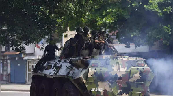 Sri Lankan troops on Colombo streets