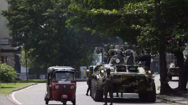 Sri Lankan troops on Colombo streets