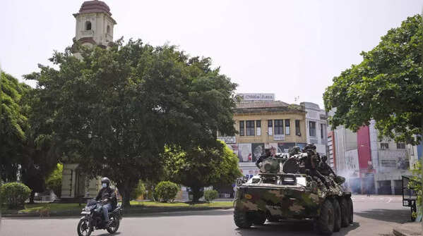 Sri Lankan troops on Colombo streets