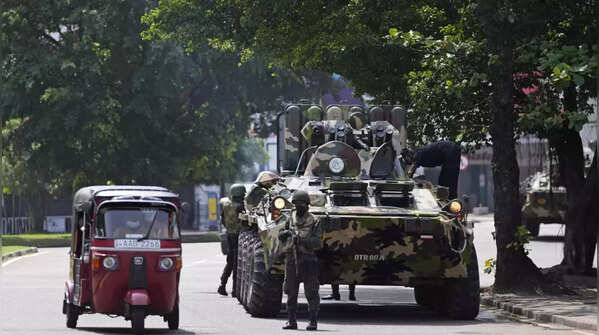Sri Lankan troops on Colombo streets