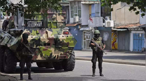 Sri Lankan troops on Colombo streets