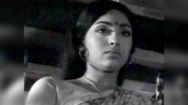 Aval Oru Thodarkadhai