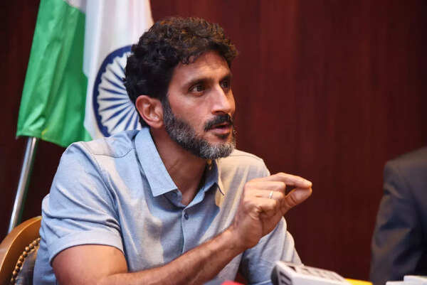 Tsahi Halevi Photos