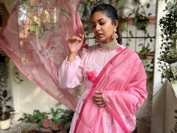 Ishita Dutta Images