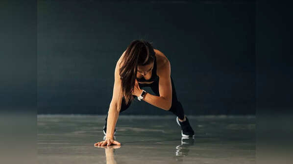 Plank shoulder tap