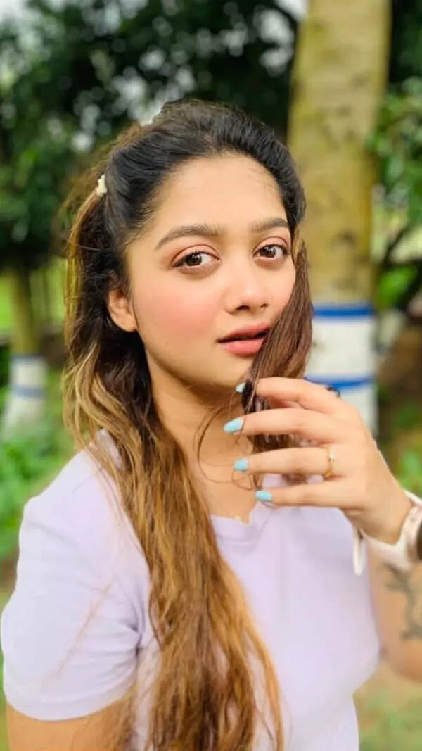 Pratyusha Paul Images
