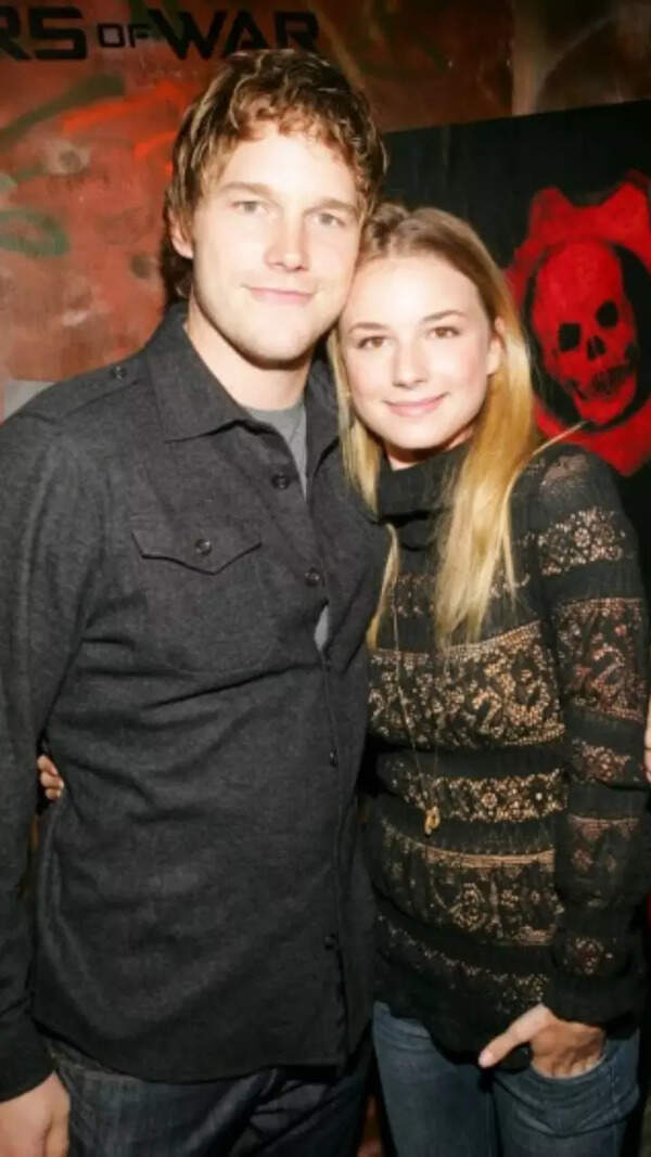 Emily VanCamp Photos