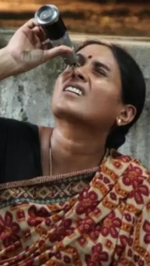 Saranya Ponvannan Images