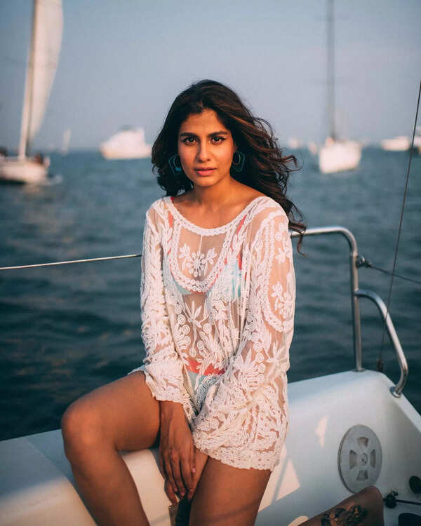 Shreya Dhanwanthary Photos