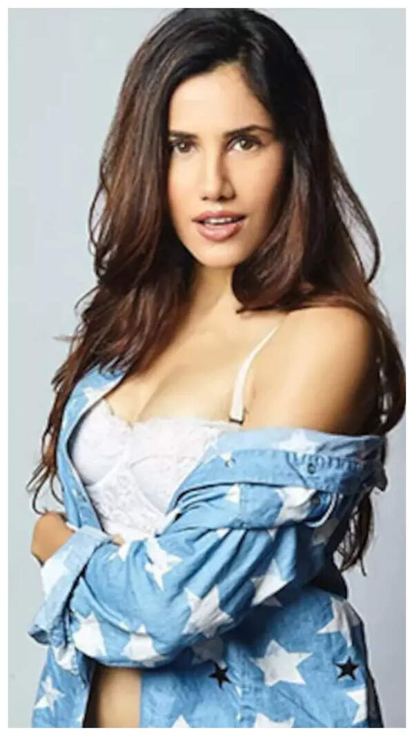 Sonnalli Seygall Stills