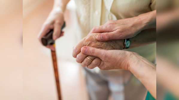 What are the symptoms of dementia?