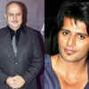 Anupam Kher getting miffed with KVB for not taking his name correctly at an award show
