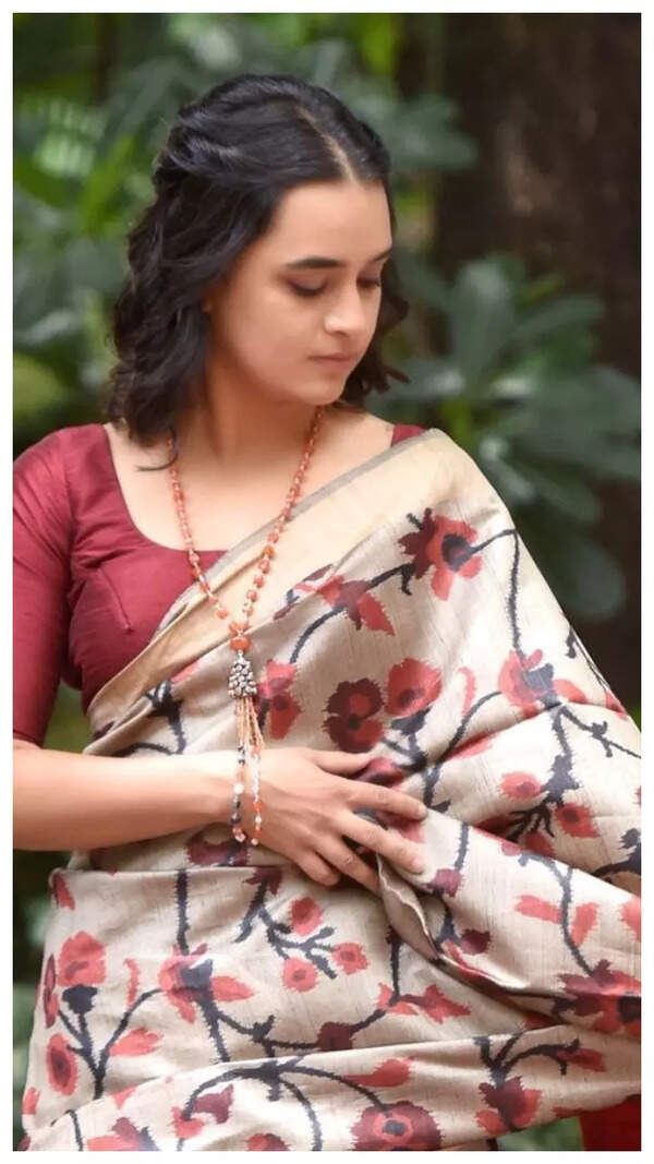 Parna Pethe Images