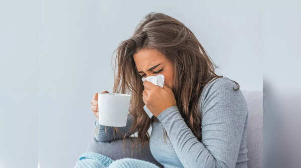 Common symptoms that accompany a COVID cough