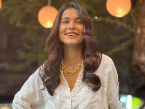 Aneri Vajani Photos