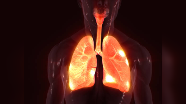 How does coronavirus affect the lungs?