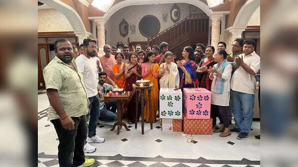Koushik Sen-Somu Sarkar starrer ‘Godhuli Alap’ completes 100 episodes; team celebrates