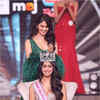 Article image for: Crowning her <i class="tbold">successor</i>