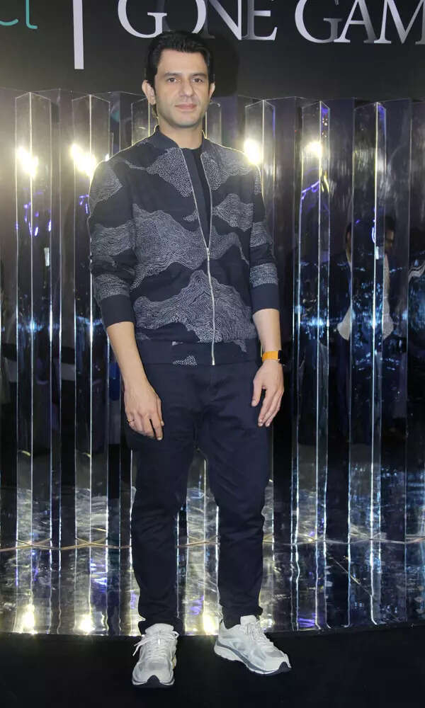 Arjun Mathur Photos