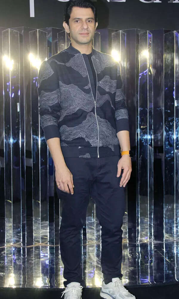 Arjun Mathur Stills