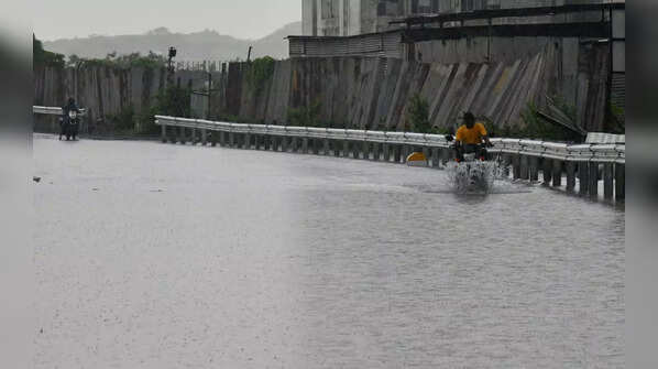 Waterlogging, traffic jam as heavy rain lashes Mumbai