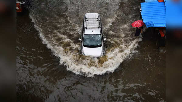 Waterlogging, traffic jam as heavy rain lashes Mumbai