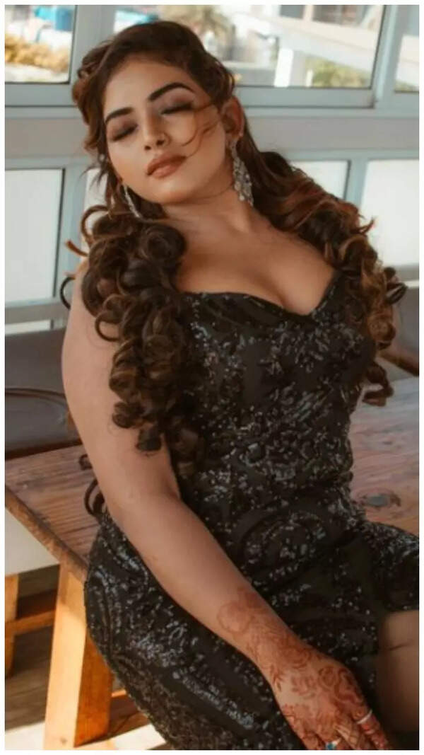 Saba Khan Pictures