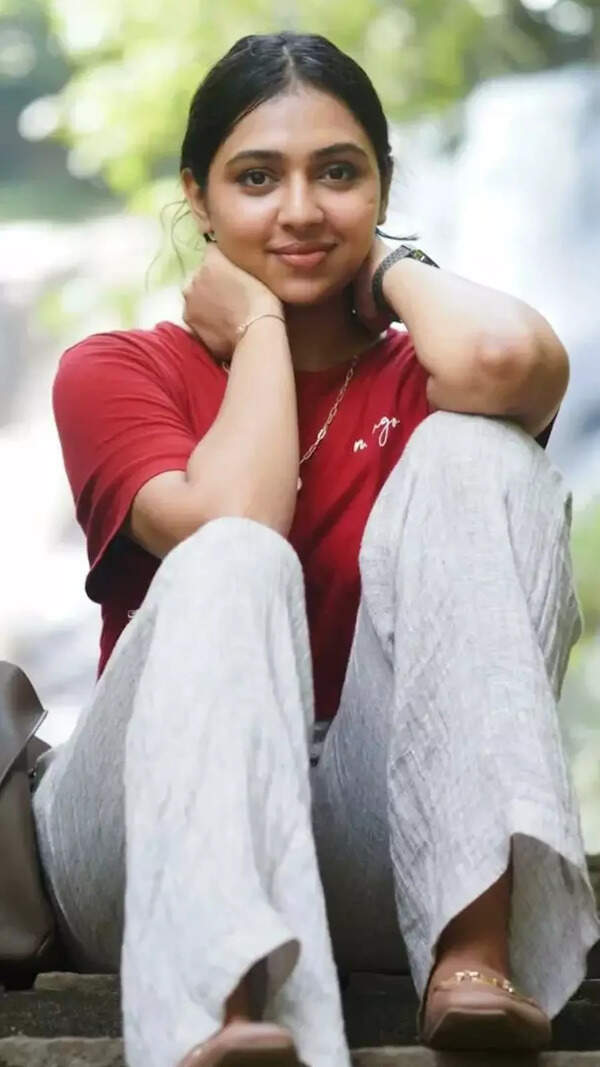 lakshmi menon Wallpapers