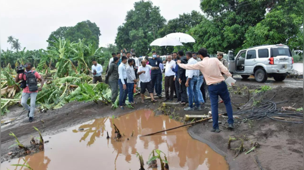 Bhupendra Patel visiting flood-hit farm in Narmada district