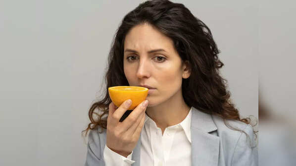 Vitamin B12 deficiency and COVID may have a symptom in common; know what it is