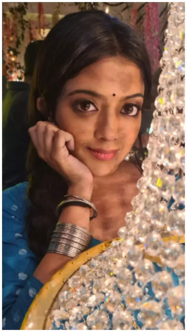 Khushi Dubey Wallpapers