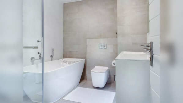 The toilet/bathroom sharing can be a bummer