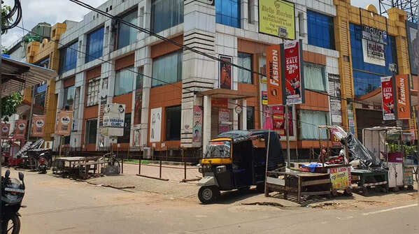 Odisha Bandh in pics: Mixed response in Bhubaneswar