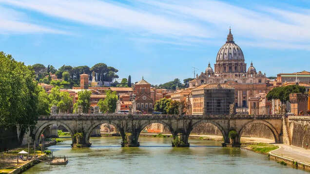 Extreme drought brings out underwater ruins of an ancient bridge in Rome!