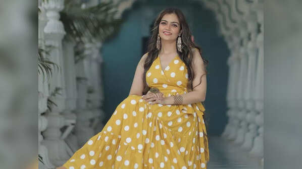 Punjabi girl singing Haryanvi song