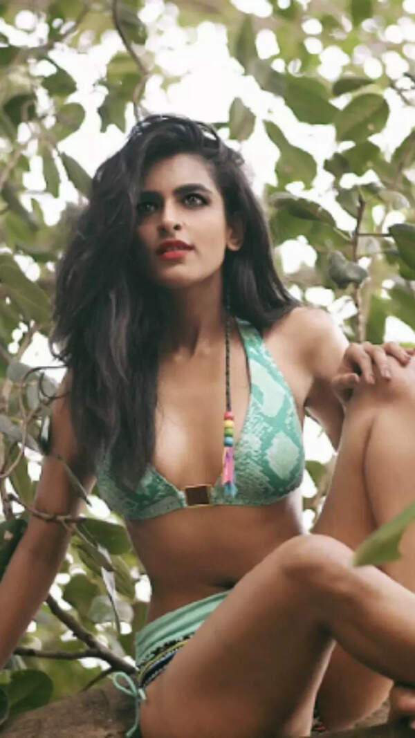 Prachi Thaker Pictures