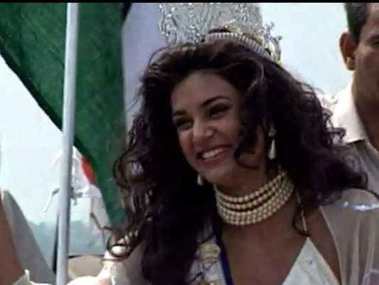 This is how we welcomed India’s first Miss Universe crown home! Watch now!