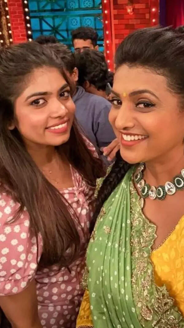 Roja Selvamani Wallpapers