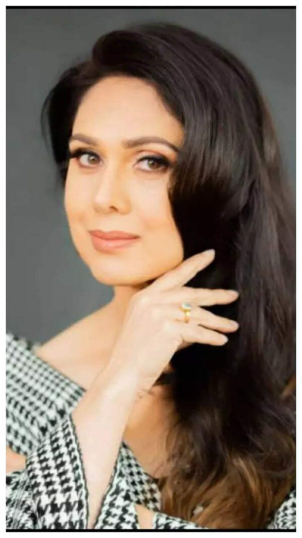 Meenakshi Sheshadri Pictures