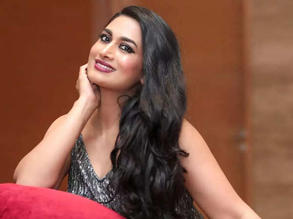 Shwetha Srivatsav Images